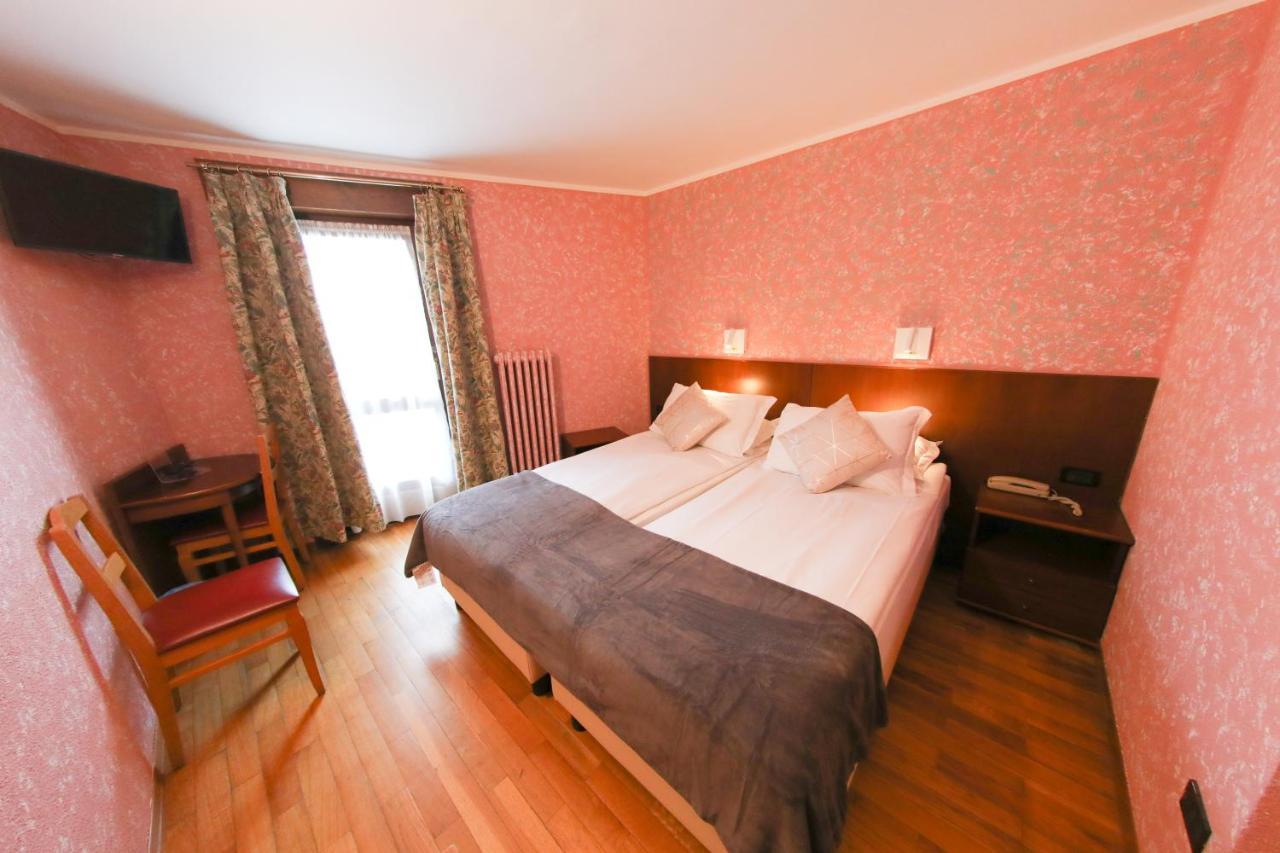 Hotel Sporting ブレウイル・チェルヴィナイア エクステリア 写真