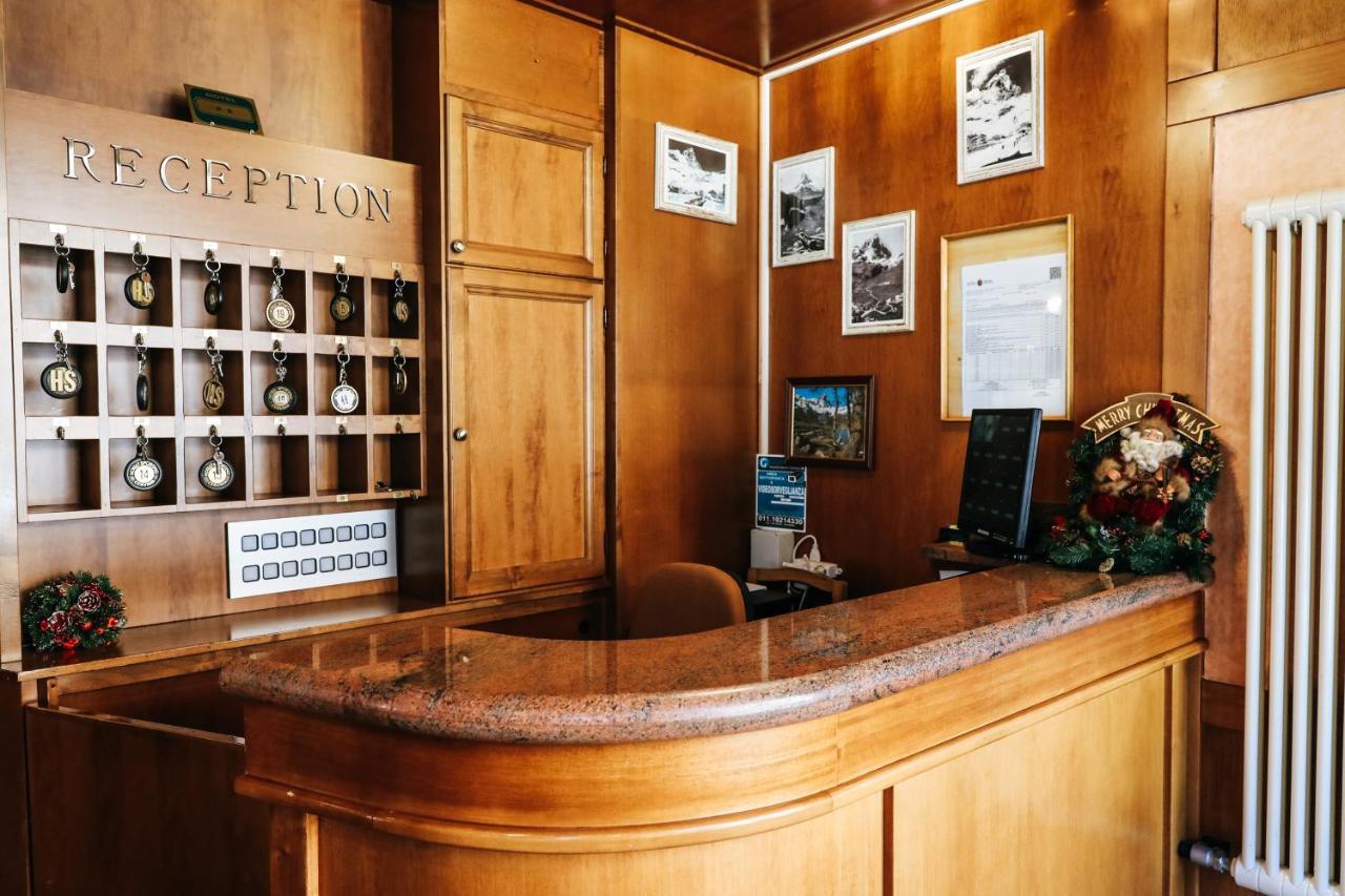 Hotel Sporting ブレウイル・チェルヴィナイア エクステリア 写真